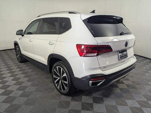 Used 2024 Volkswagen Taos SE FWD image 8