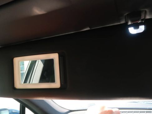 Used 2018 Porsche Cayenne S image 40