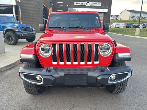 Used 2018 Jeep Wrangler Unlimited Sahara AWD/4WD image 8