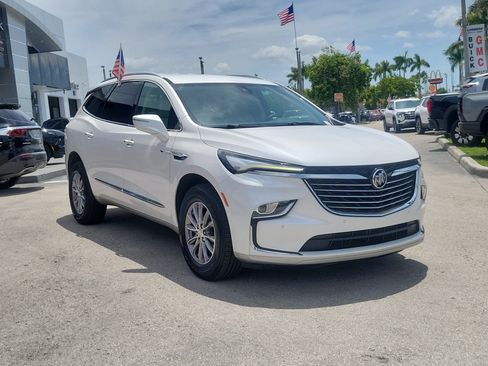 Used 2022 Buick Enclave Essence FWD image 3