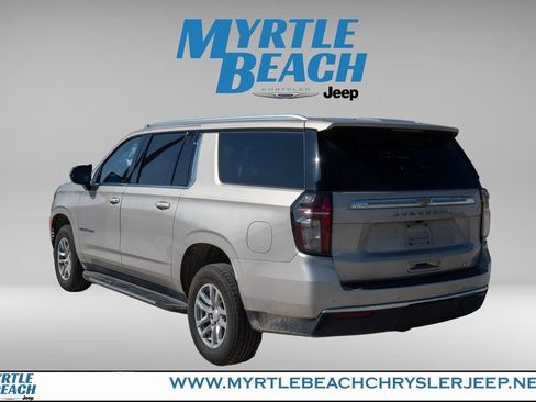 Used 2023 Chevrolet Suburban LT image 4