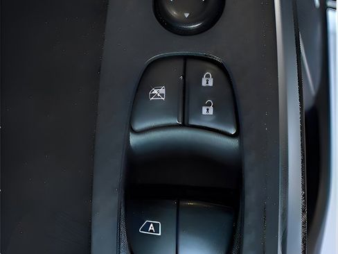 Used 2025 Nissan Sentra SR w/ SR Premium Package image 20