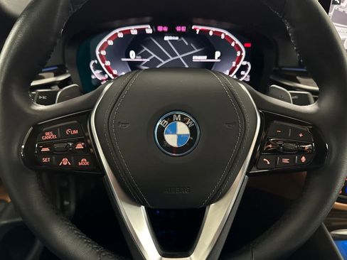 Used 2023 BMW 530e w/ Premium Package image 23