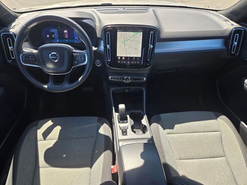 Used 2025 Volvo XC40 B5 Core AWD/4WD image 17