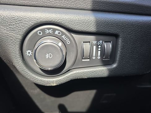 New 2026 Chrysler Pacifica Select image 27