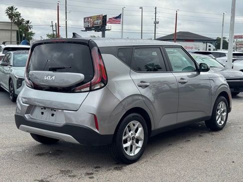 Certified 2025 Kia Soul LX image 3