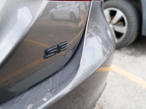 Used 2021 Toyota Camry SE image 11