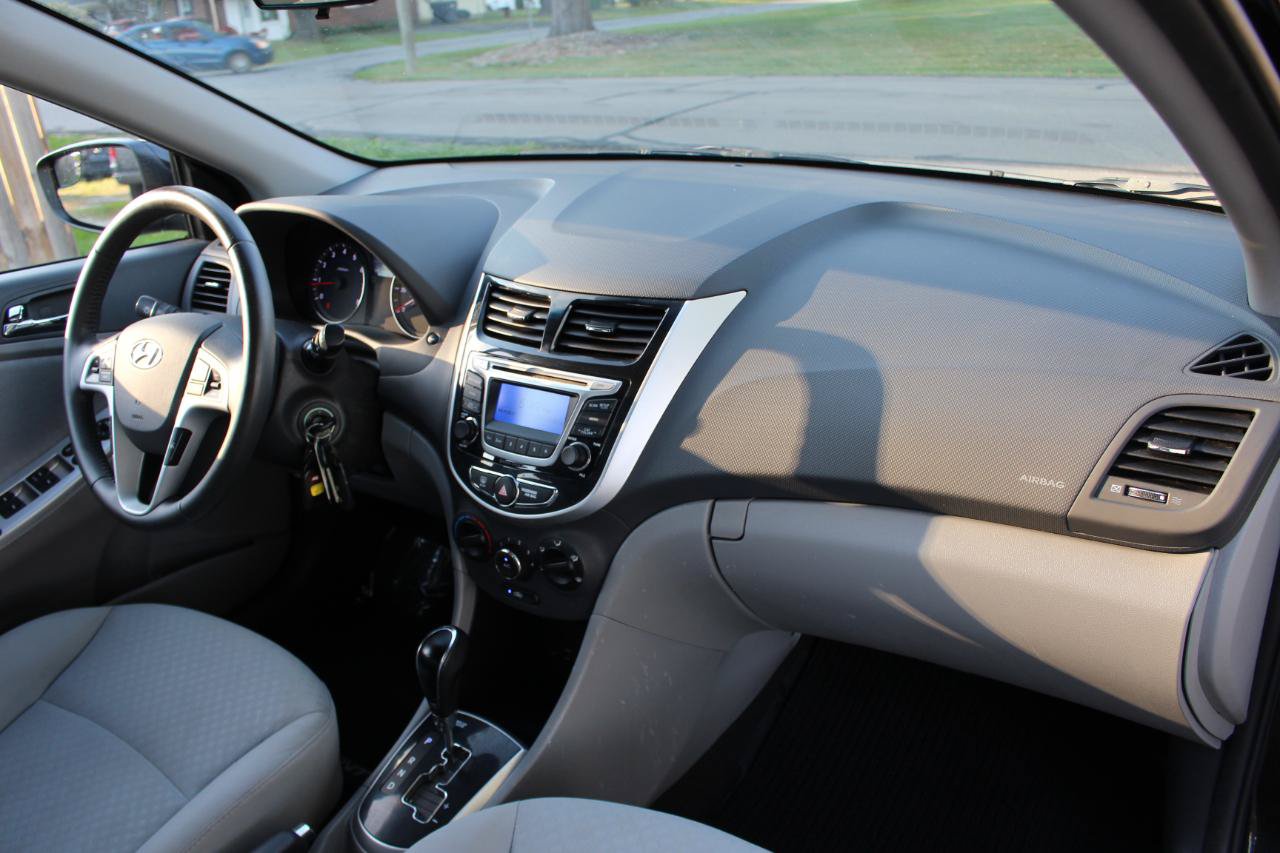 Used 2014 Hyundai Accent SE FWD image 36