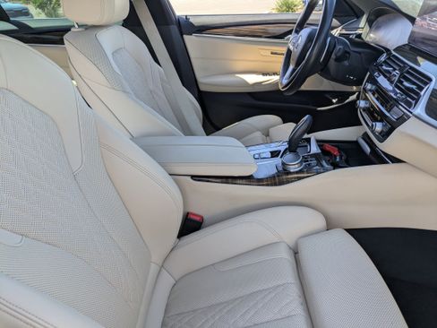 Used 2021 BMW 530i w/ Convenience Package RWD image 11