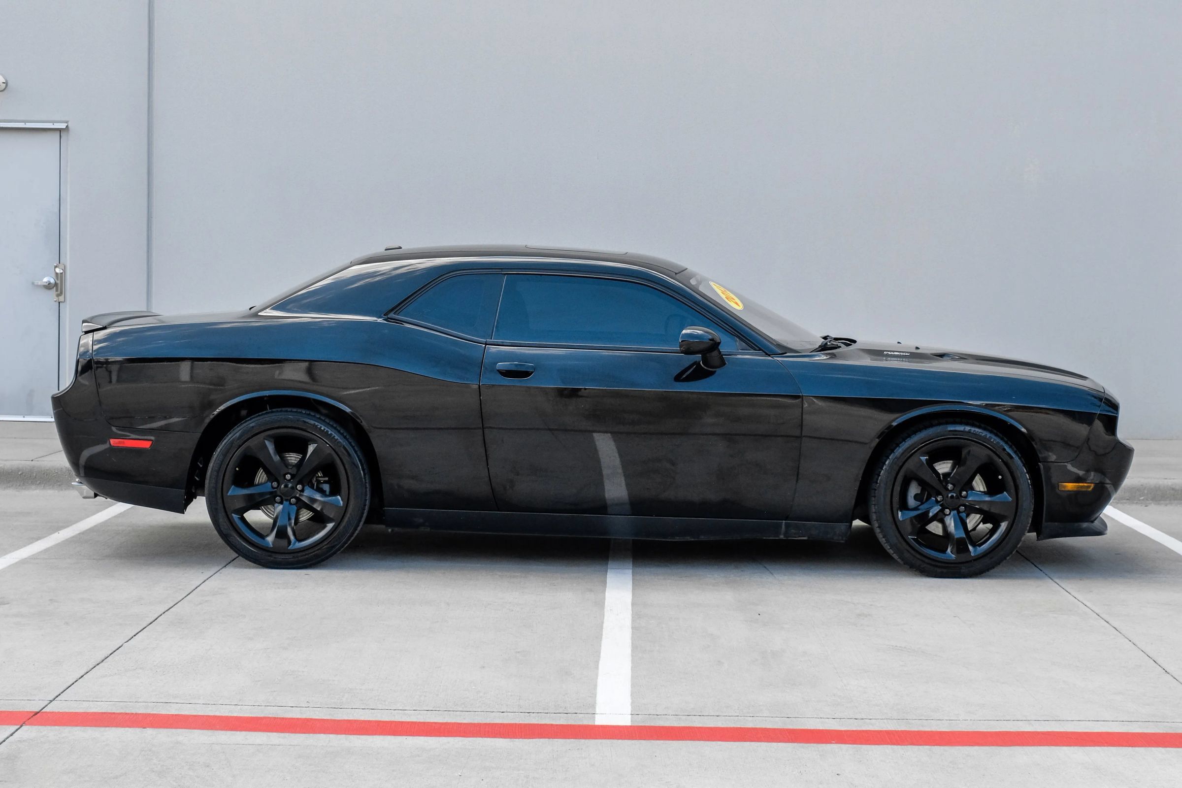 Used 2013 Dodge Challenger R/T w/ Blacktop Pkg RWD image 10