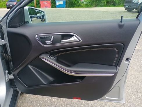 Used 2018 Mercedes-Benz GLA 250 4MATIC image 11