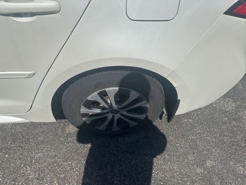 Used 2021 Toyota Corolla LE FWD image 5