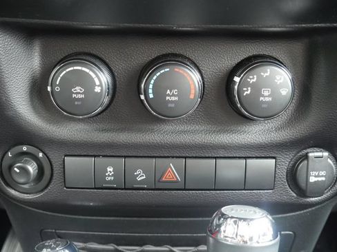 Used 2018 Jeep Wrangler Unlimited Sport S AWD/4WD image 16