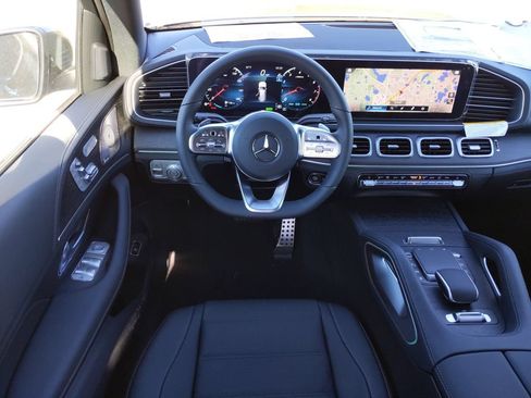 Used 2023 Mercedes-Benz GLS 450 4MATIC image 12