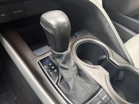Used 2022 Toyota Camry SE FWD image 24