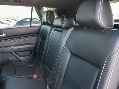 Used 2022 Volkswagen Atlas Cross Sport SE image 18