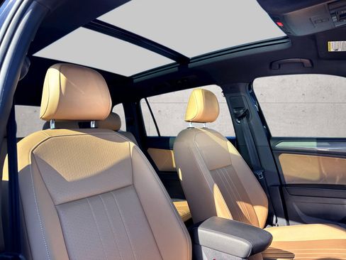 Used 2023 Volkswagen Tiguan SE image 7