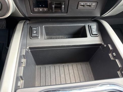 Used 2019 Nissan Titan SV w/ SV Convenience Package AWD/4WD image 29