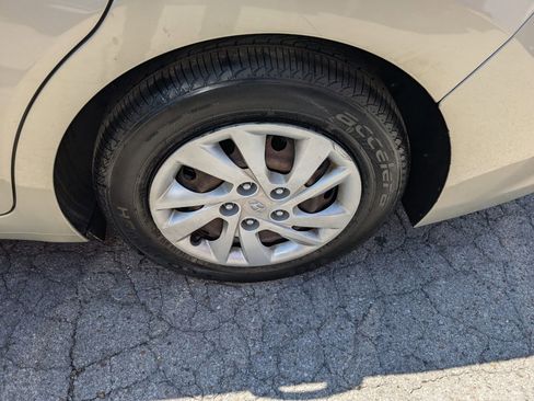 Used 2017 Hyundai Elantra SE FWD image 25