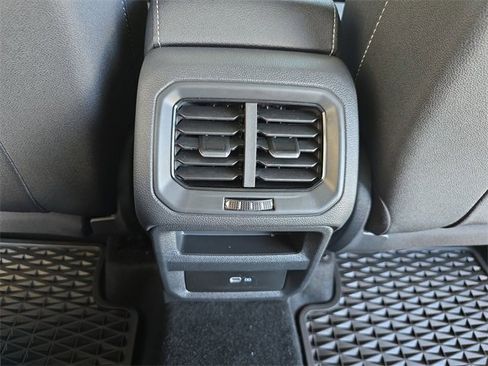 New 2025 Volkswagen Taos SE image 16