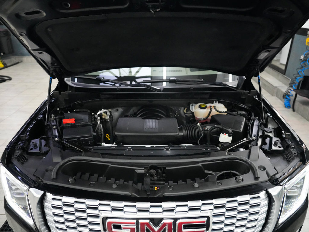 Used 2023 GMC Yukon XL Denali w/ Advanced Technology Package AWD/4WD image 43