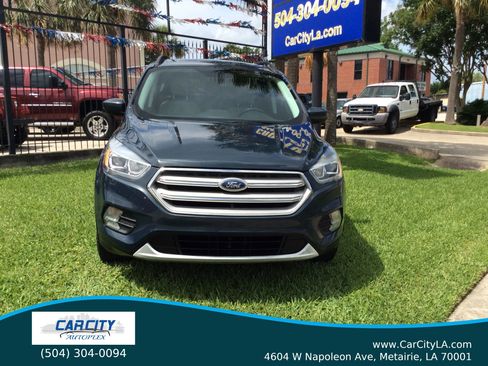 Used 2019 Ford Escape SEL image 2