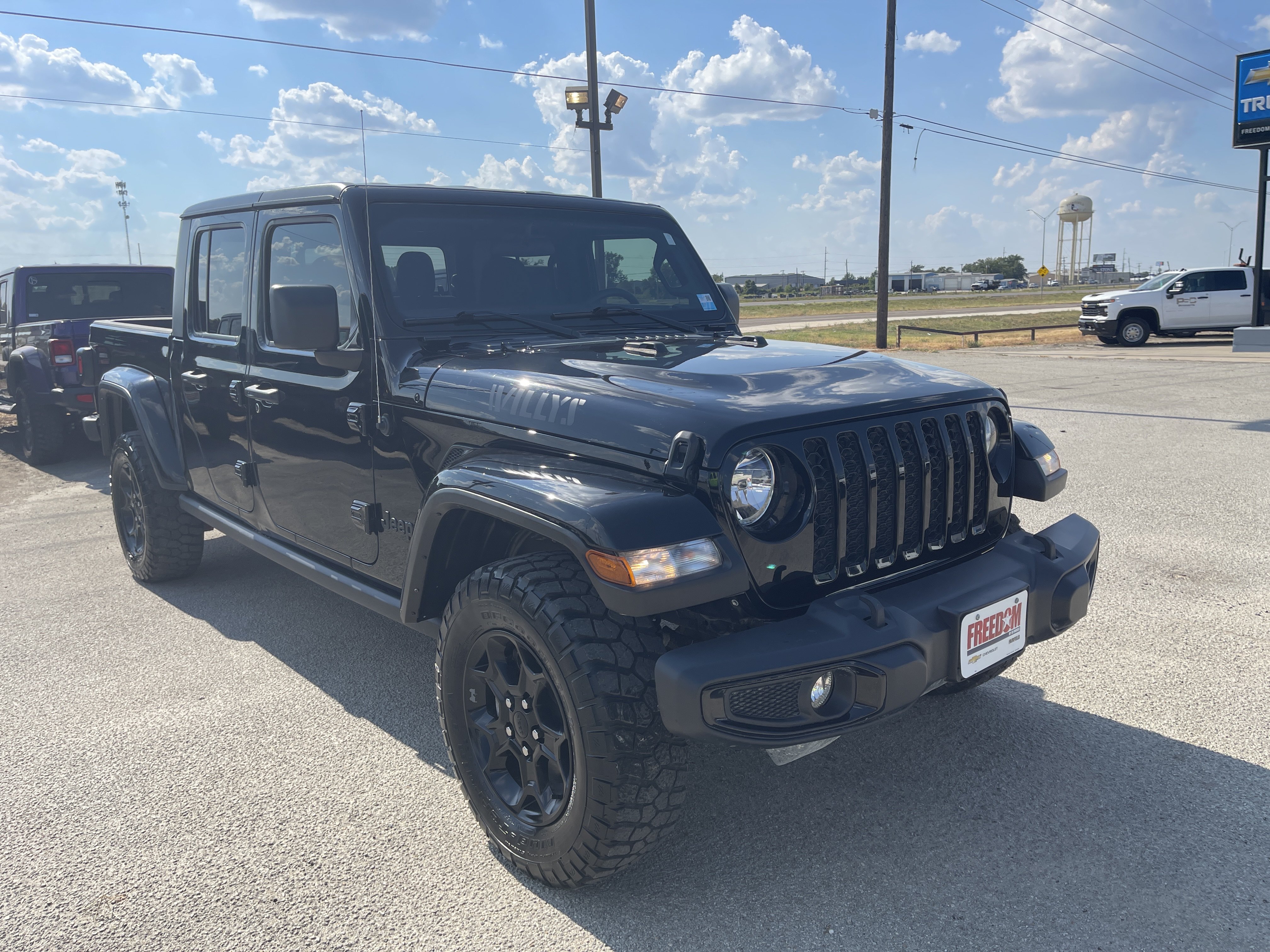 Used 2023 Jeep Gladiator Sport AWD/4WD image 2