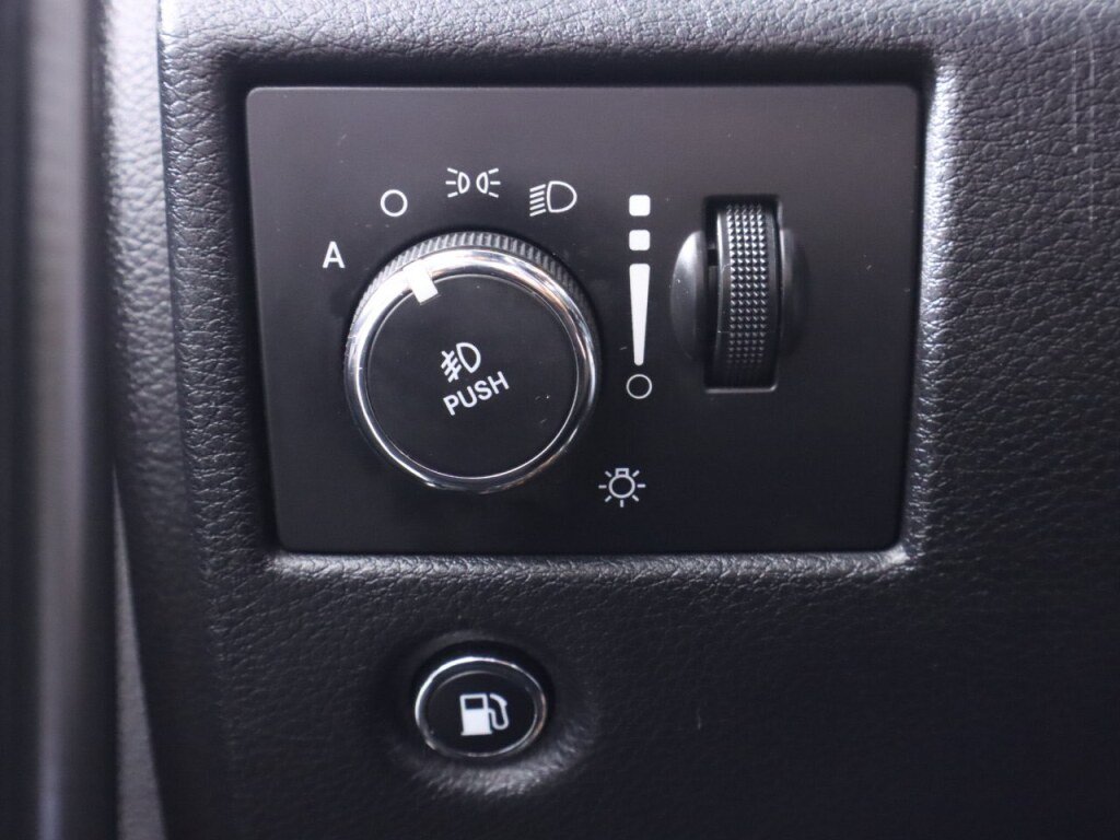 Used 2015 Jeep Grand Cherokee Laredo w/ Quick Order Package 23E AWD/4WD image 10