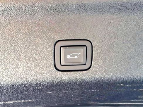 Used 2023 GMC Yukon Denali Ultimate image 11