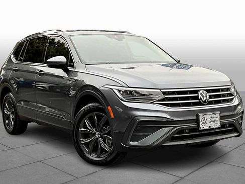 Used 2024 Volkswagen Tiguan SE image 3