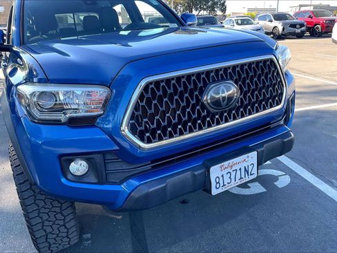 Used 2018 Toyota Tacoma TRD Off-Road w/ Technology Package image 30