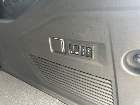 Used 2024 Chevrolet Suburban High Country w/ Advanced Technology Package image 43