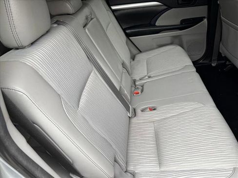 Used 2018 Toyota Highlander Plus image 19