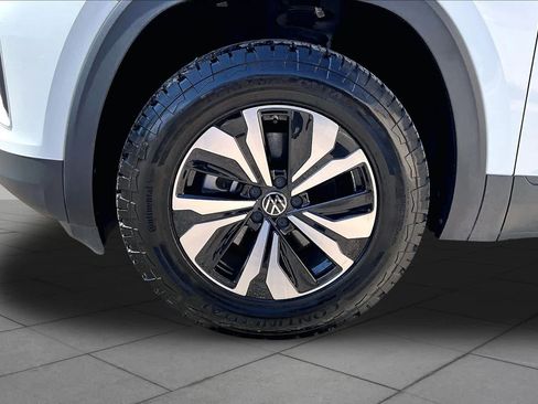 Used 2025 Volkswagen Atlas SE FWD image 13