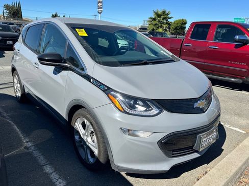 Used 2020 Chevrolet Bolt LT FWD image 2