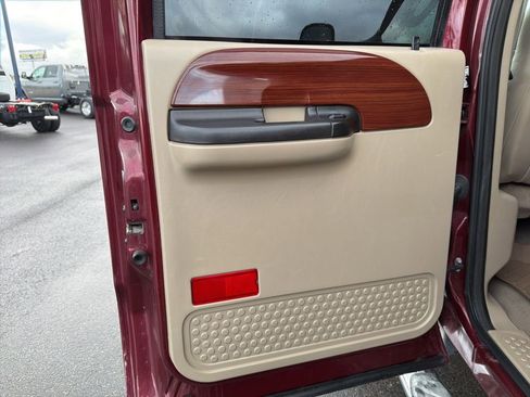 Used 2006 Ford F350 Lariat image 26