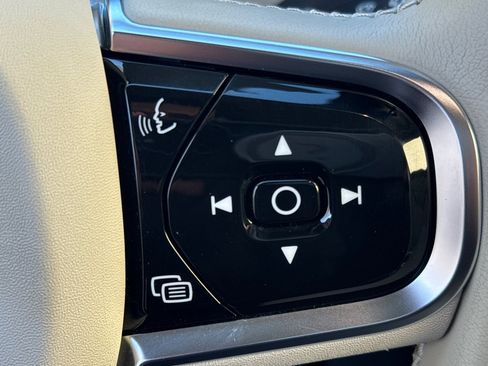 Used 2023 Volvo XC60 B5 Ultimate image 29