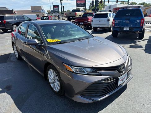 Used 2018 Toyota Camry LE FWD image 7