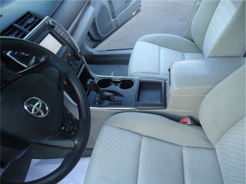 Used 2015 Toyota Camry LE FWD image 17