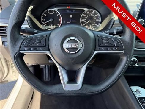 Used 2024 Nissan Altima 2.5 SV FWD image 14