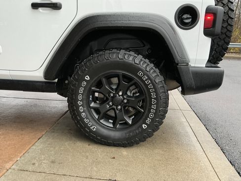 Used 2021 Jeep Wrangler Unlimited Sport image 23