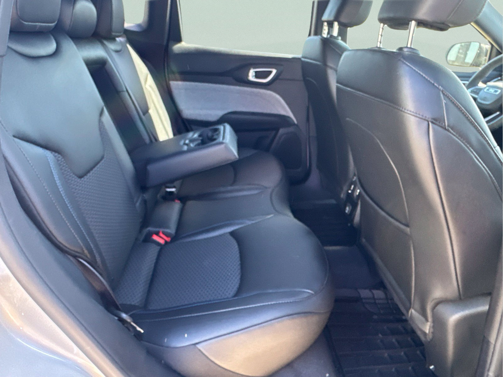 Certified 2025 Jeep Compass Latitude AWD/4WD image 11