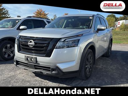 Used 2022 Nissan Pathfinder SV w/ SV Black Package