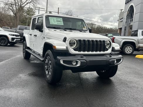 New 2026 Jeep Gladiator Sahara image 19