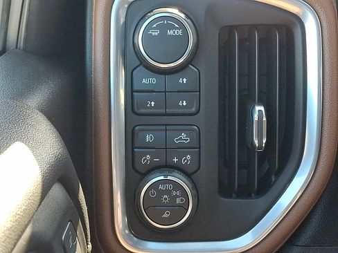 Used 2021 Chevrolet Silverado 1500 High Country w/ Technology Package image 27