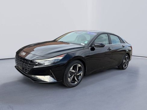 Used 2023 Hyundai Elantra Limited image 7