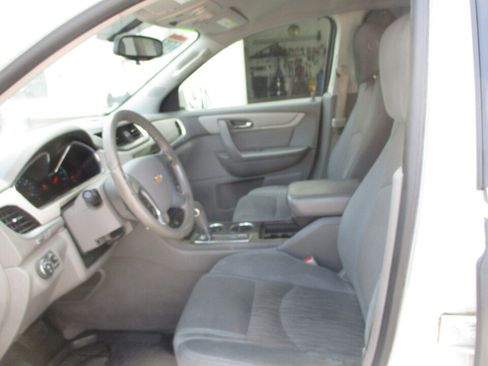 Used 2015 Chevrolet Traverse LT w/ Style and Technology Package FWD image 28