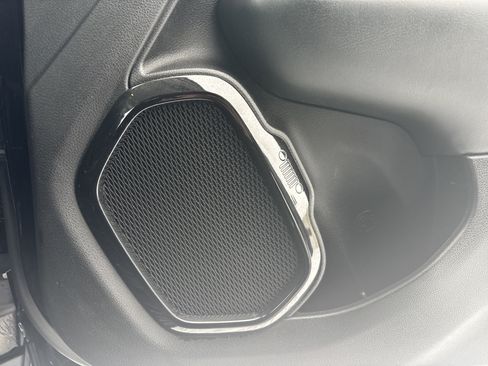 Used 2017 Jeep Renegade Altitude image 31