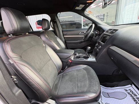 Used 2019 Ford Explorer XLT w/ Equipment Group 202A AWD/4WD image 21