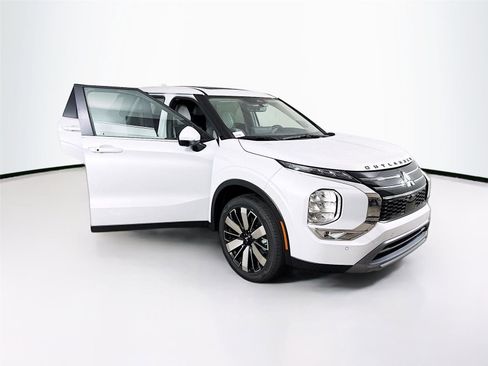 New 2026 Mitsubishi Outlander SE image 33
